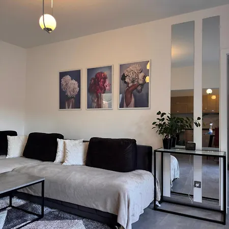 Greg Apartment *